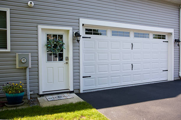 24/7 Emergency Garage Door Panel Replacement experts in Saline County County, IL
